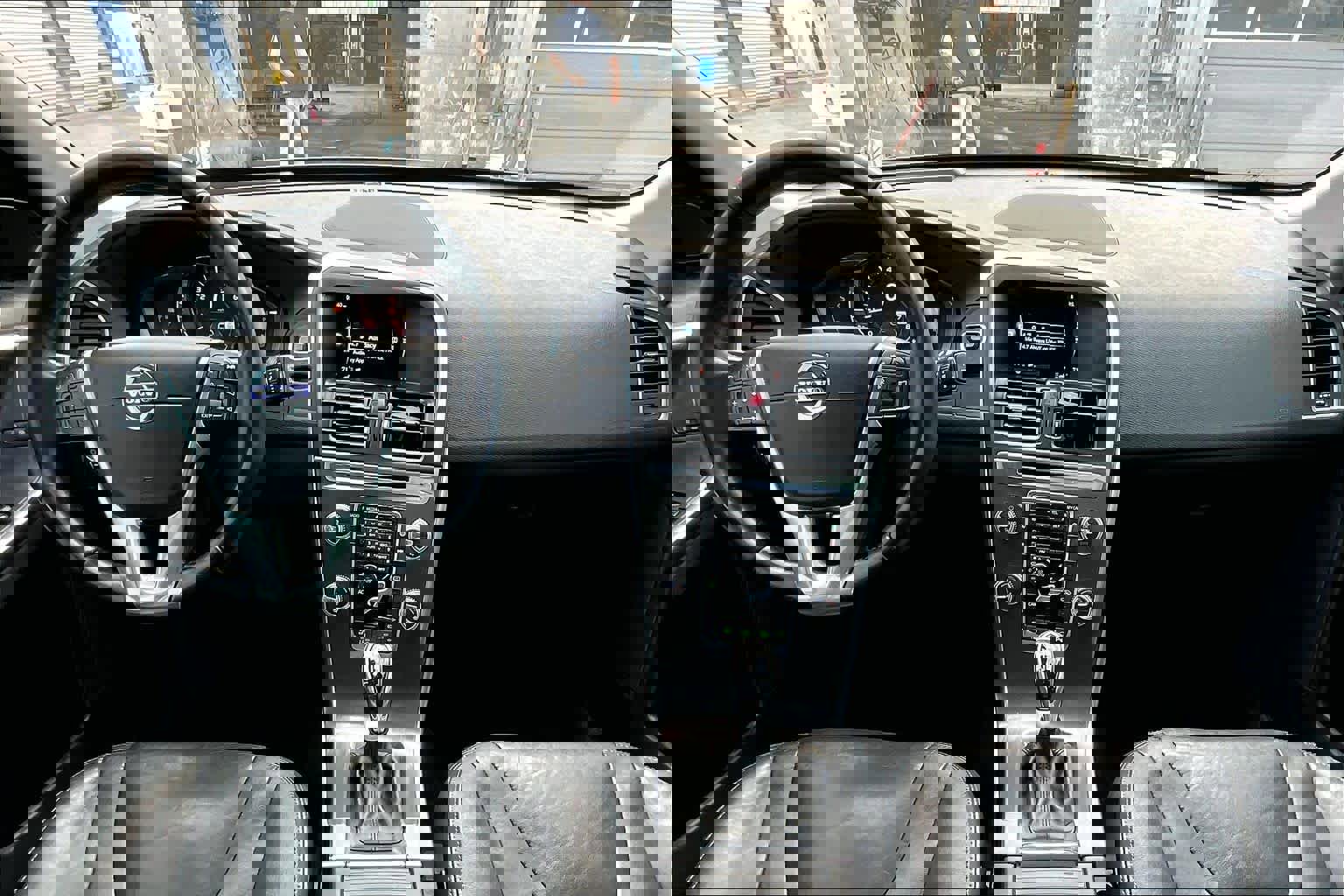 Used 2016 Volvo XC60 T5 Platinum image 15