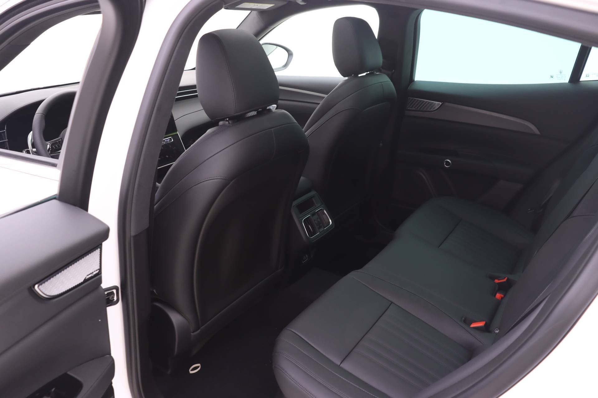 New 2024 Maserati Grecale GT image 11