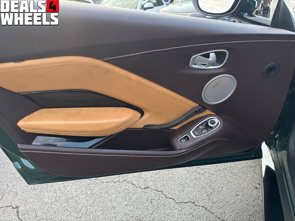 Used 2021 Aston Martin V8 Vantage Roadster RWD image 10