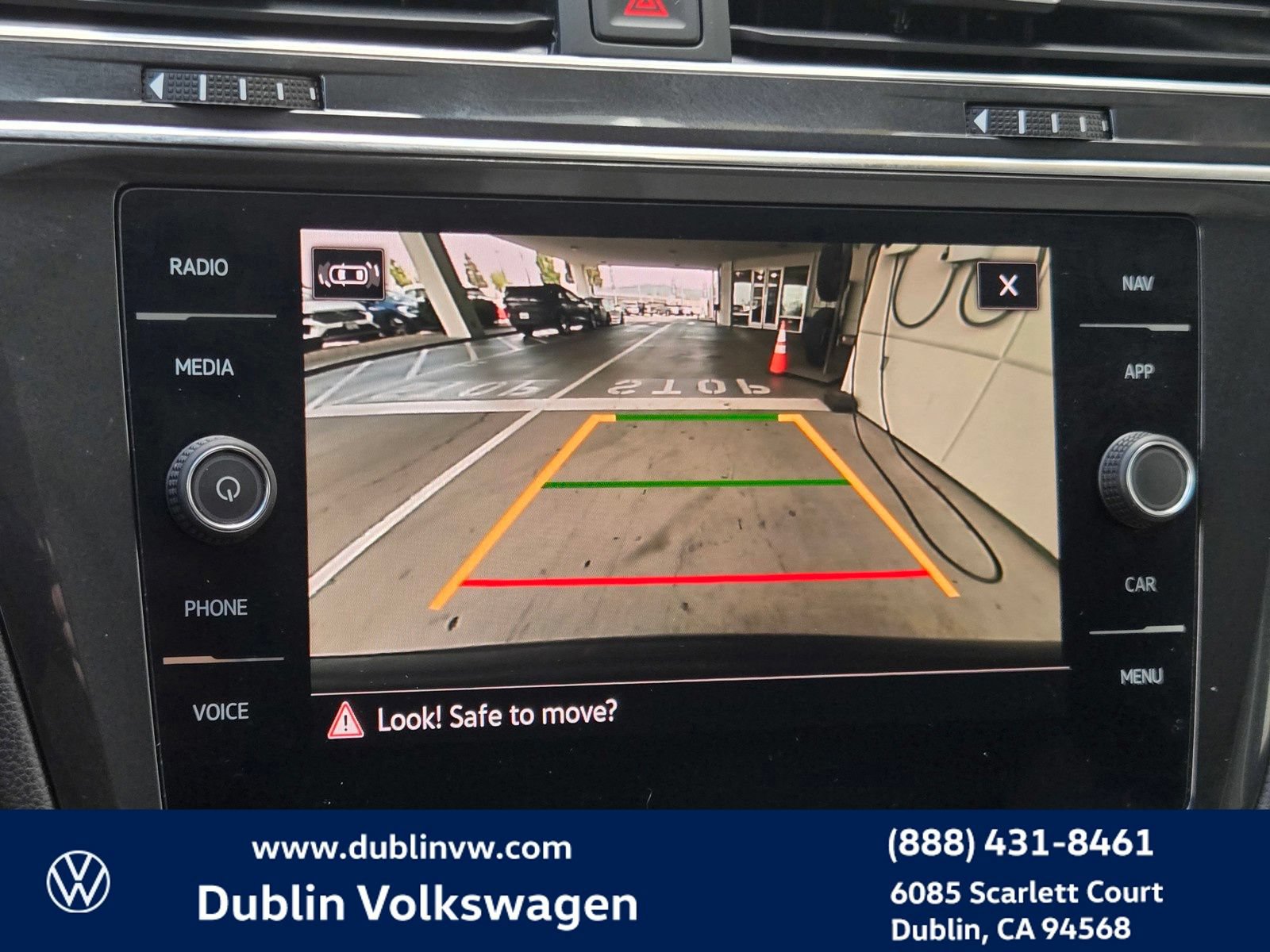 Used 2021 Volkswagen Tiguan SEL AWD/4WD image 16