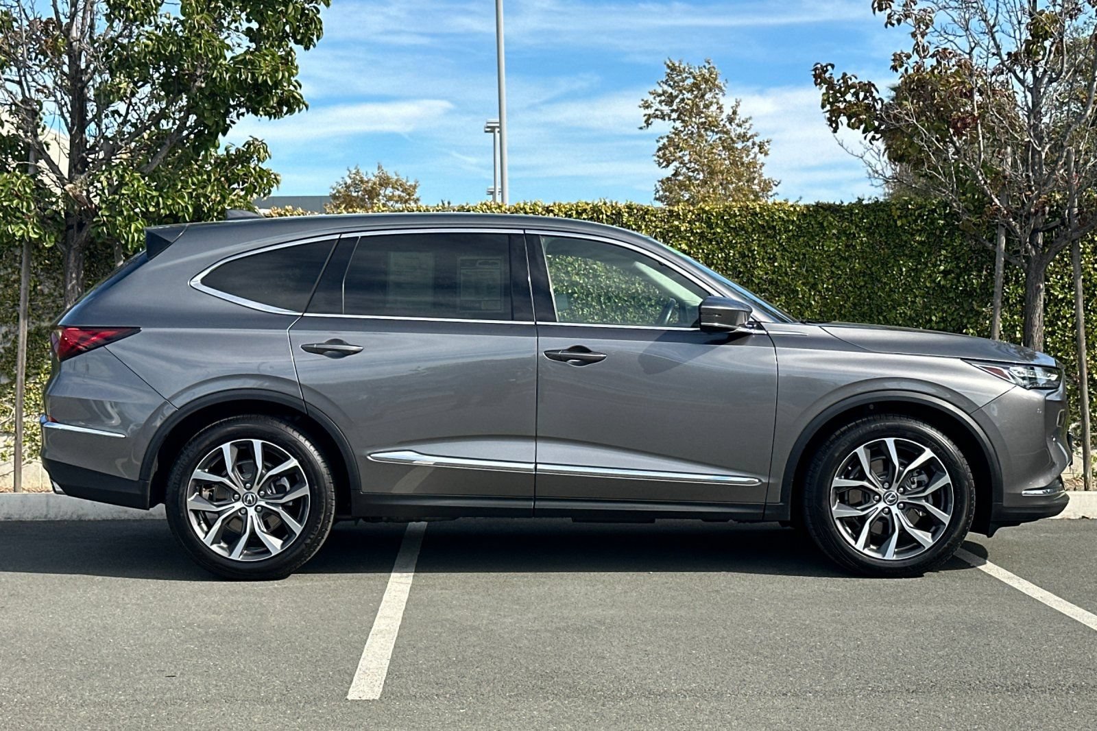 Used 2024 Acura MDX w/ Technology Package FWD image 3