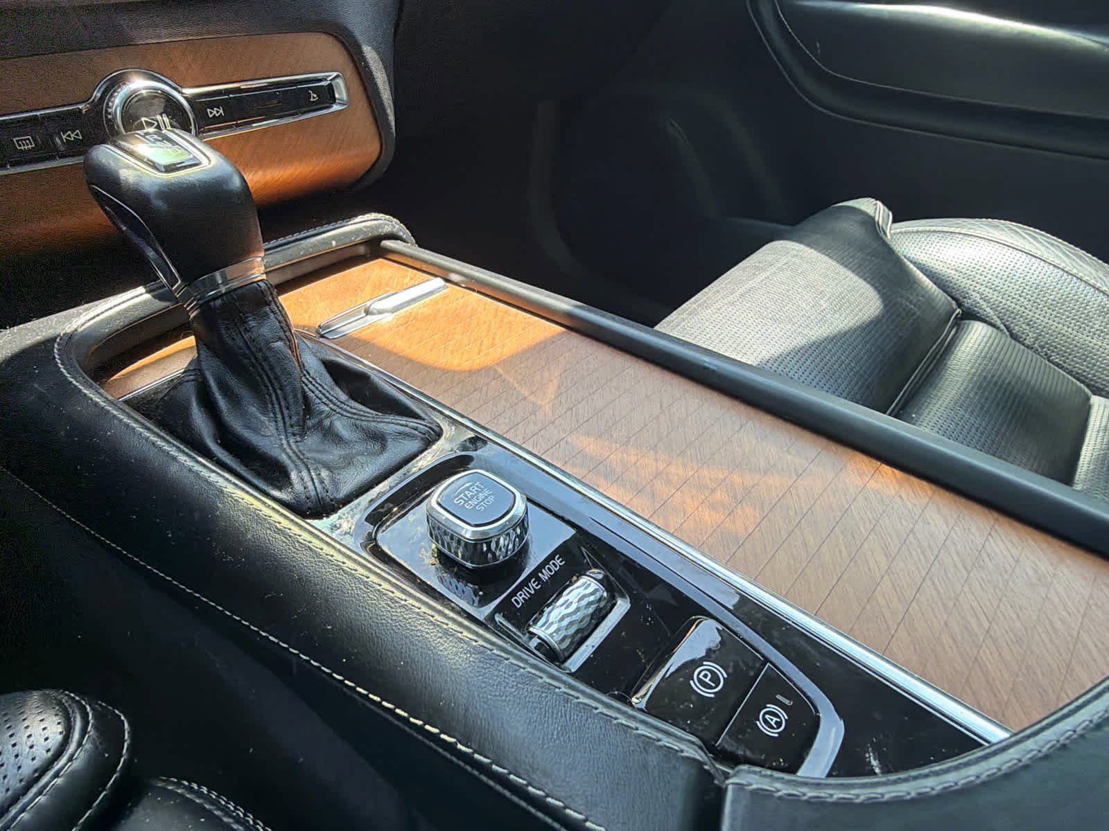 Used 2018 Volvo XC90 T6 Inscription w/ Convenience Package AWD/4WD image 30