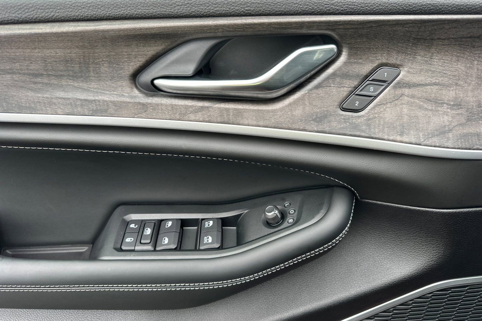 New 2026 Jeep Grand Cherokee Limited image 11