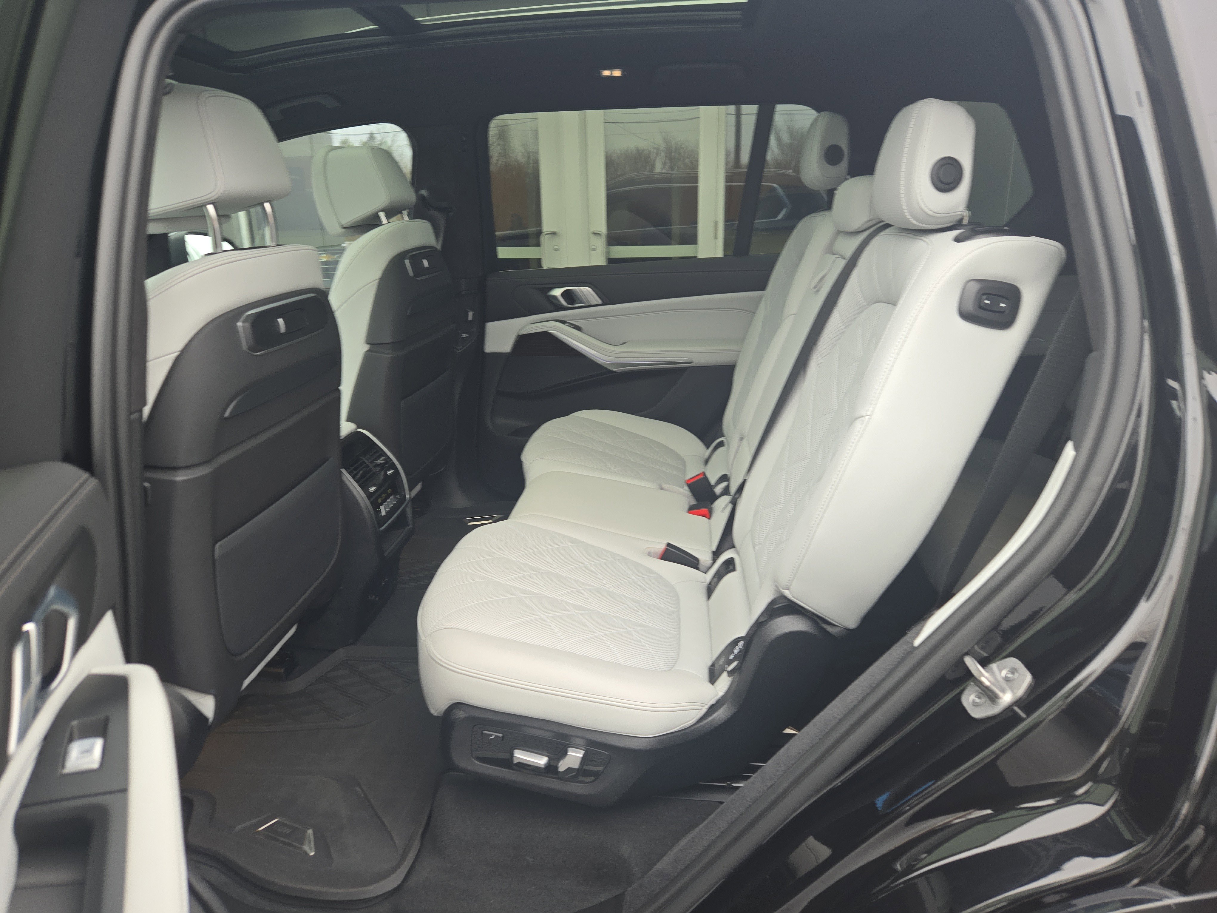 Used 2023 BMW X7 xDrive40i image 11