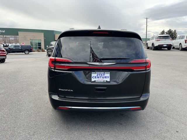 Used 2022 Chrysler Pacifica Touring image 10