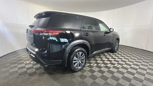 Used 2025 Nissan Pathfinder S AWD/4WD image 3