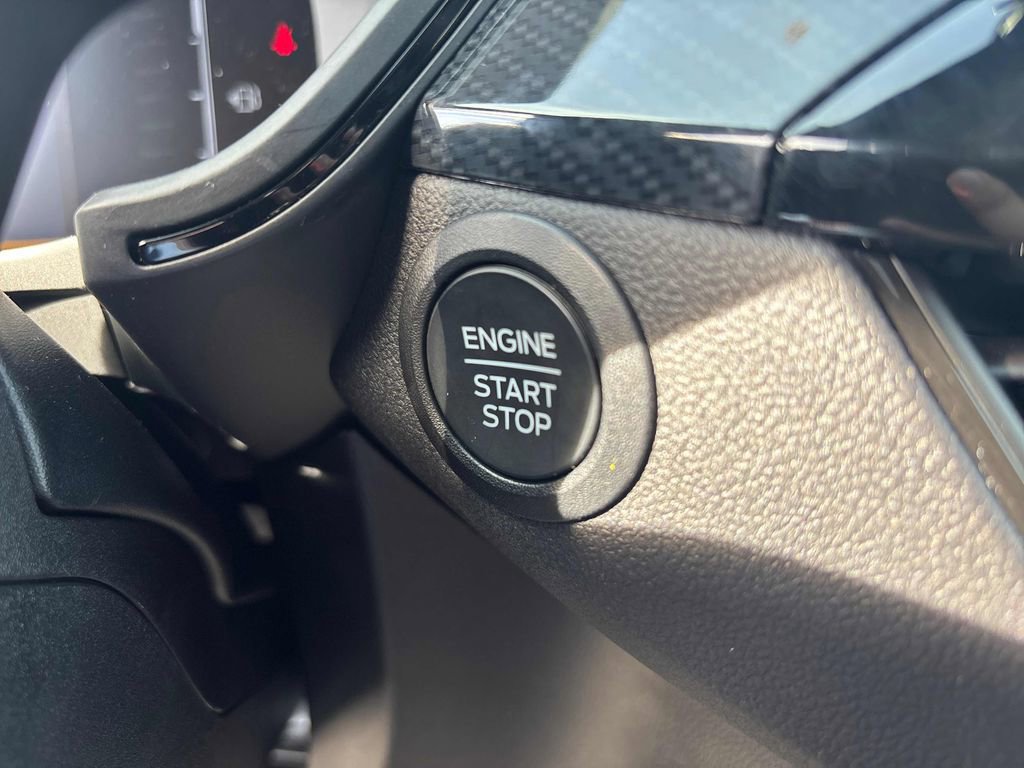 Used 2025 Ford Escape ST-Line w/ Cold Weather Package image 25
