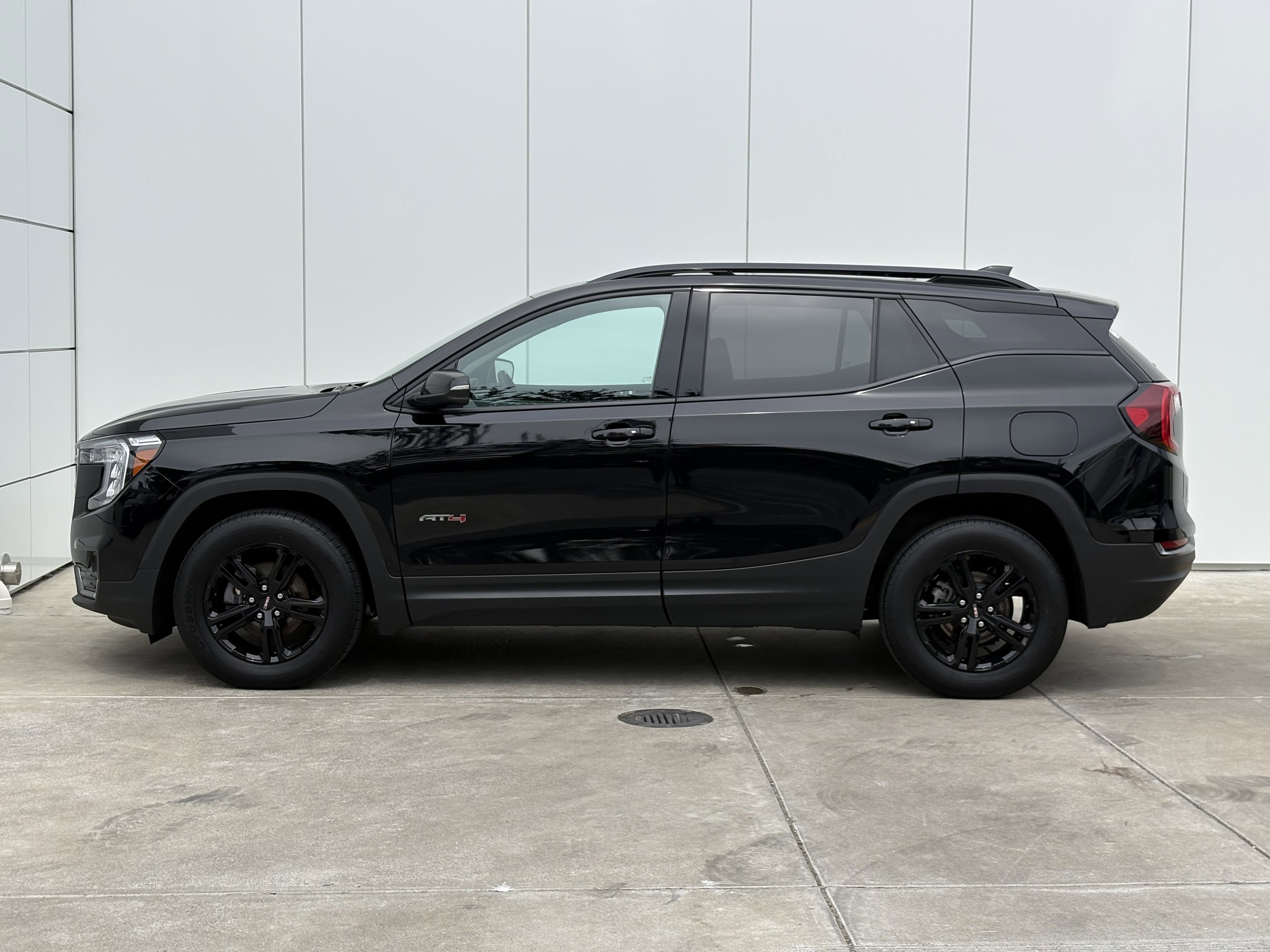 Used 2023 GMC Terrain AT4 AWD/4WD image 4