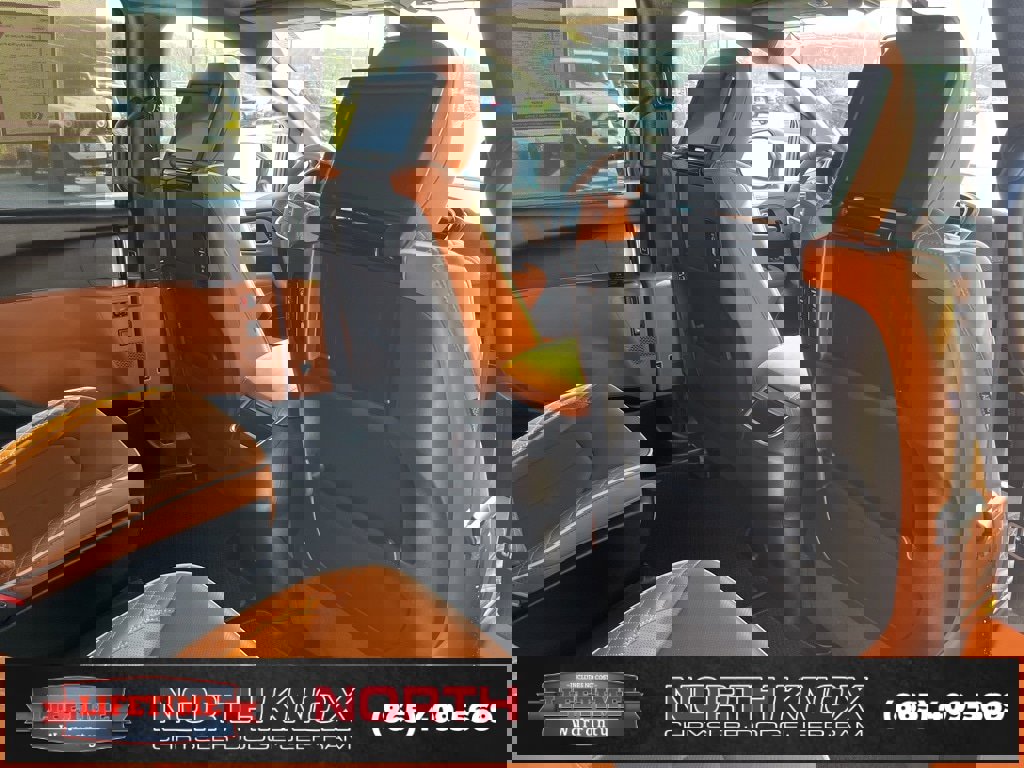 Used 2024 Chrysler Pacifica Pinnacle w/ Trailer Tow Group image 27