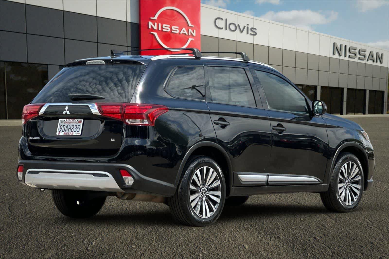 Used 2020 Mitsubishi Outlander SE AWD/4WD image 3