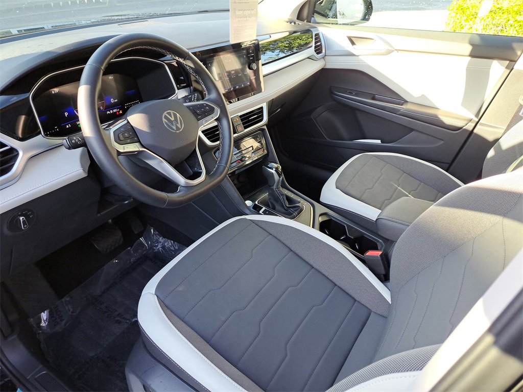 Certified 2025 Volkswagen Taos SE w/ Panoramic Sunroof Package image 14