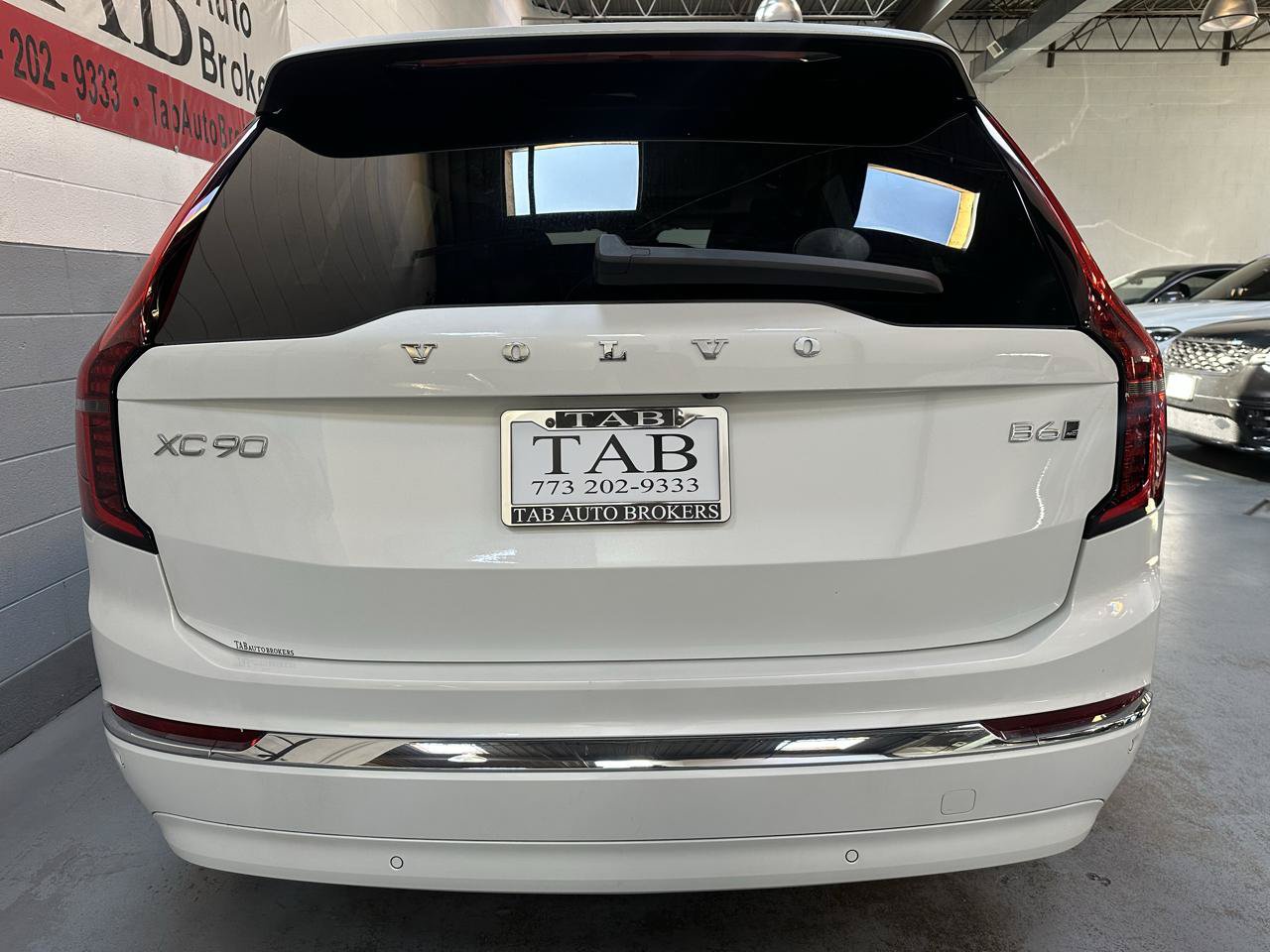Used 2025 Volvo XC90 B6 Core w/ Protection Package AWD/4WD image 4