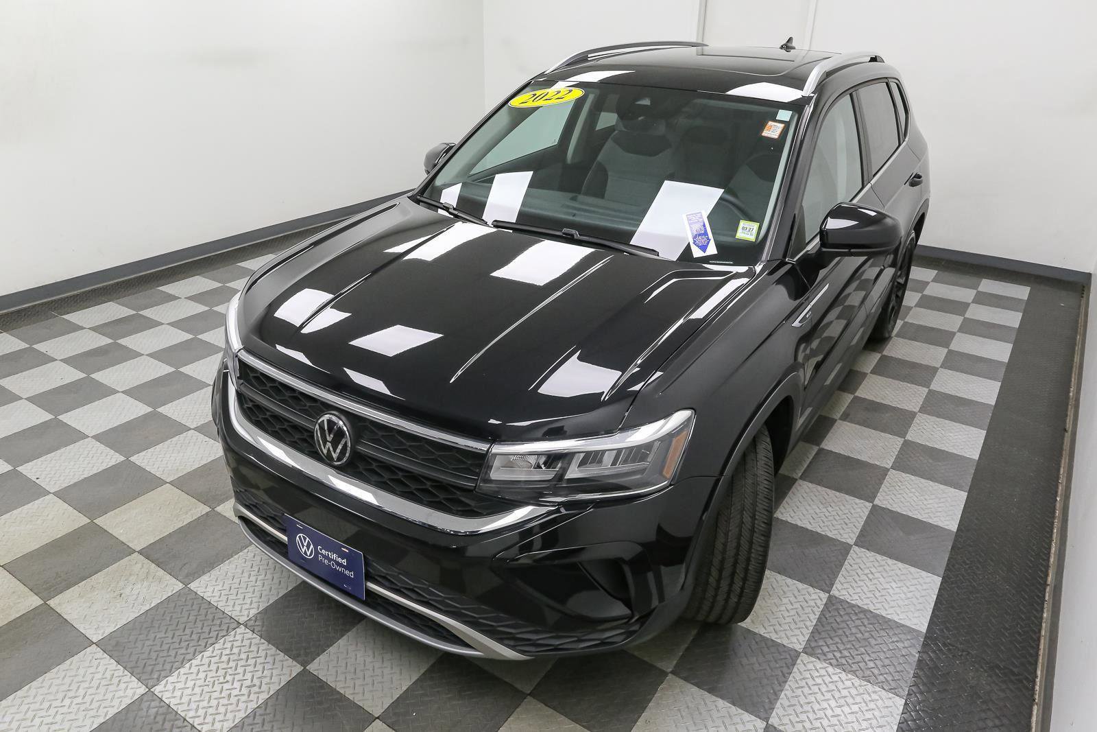 Certified 2022 Volkswagen Taos SE w/ Panoramic Sunroof Package AWD/4WD image 7