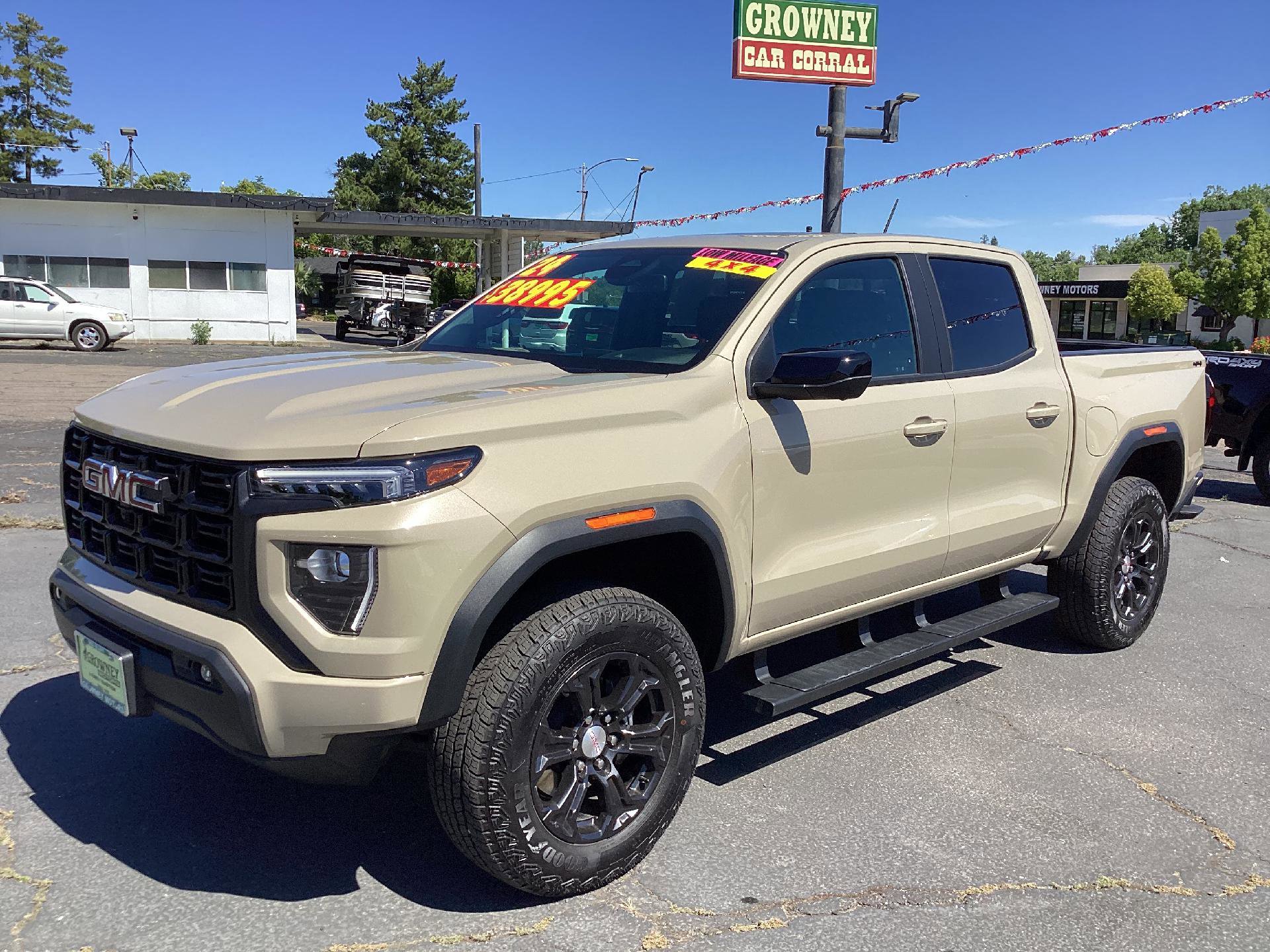 Used 2024 GMC Canyon Elevation w/ Elevation Premium Package AWD/4WD image 5