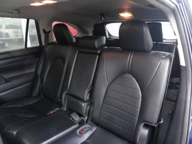 Used 2023 Toyota Highlander XLE image 13
