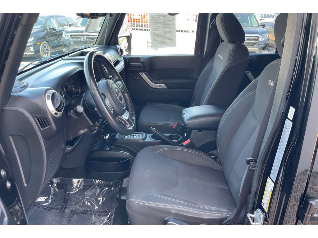 Used 2017 Jeep Wrangler Unlimited Sahara w/ Connectivity Group AWD/4WD image 10