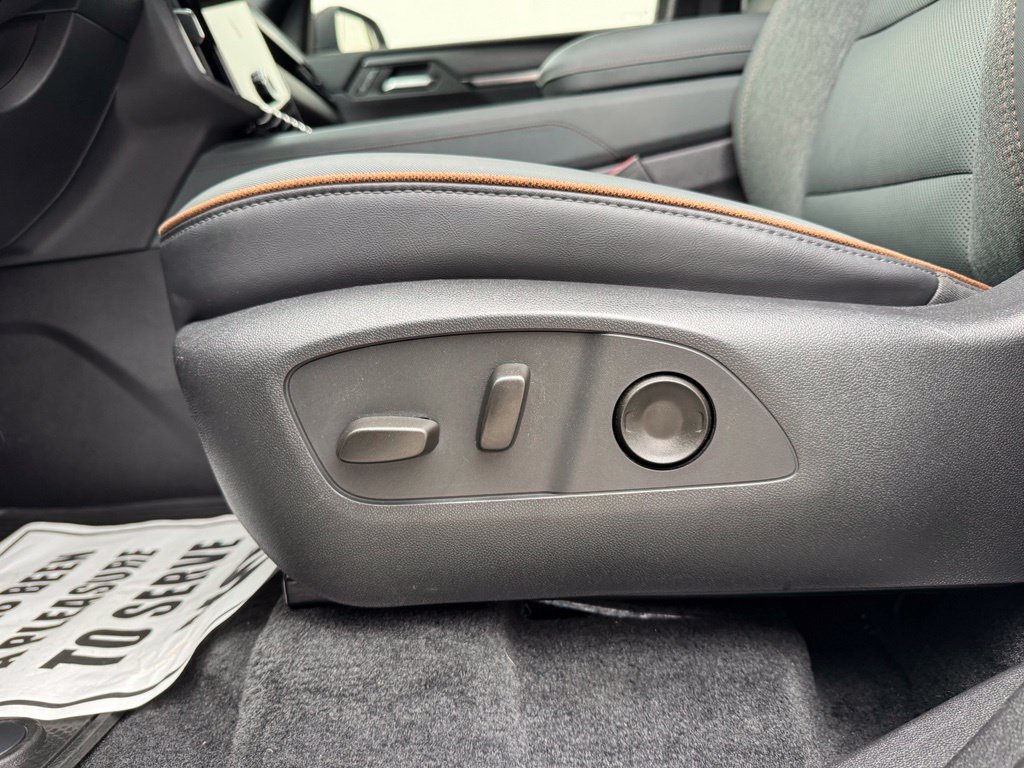 Used 2025 GMC Acadia AT4 w/ LPO, Floor Liner Package AWD/4WD image 16