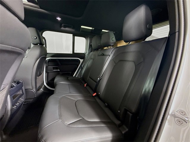 New 2026 Land Rover Defender 110 X-Dynamic SE image 24