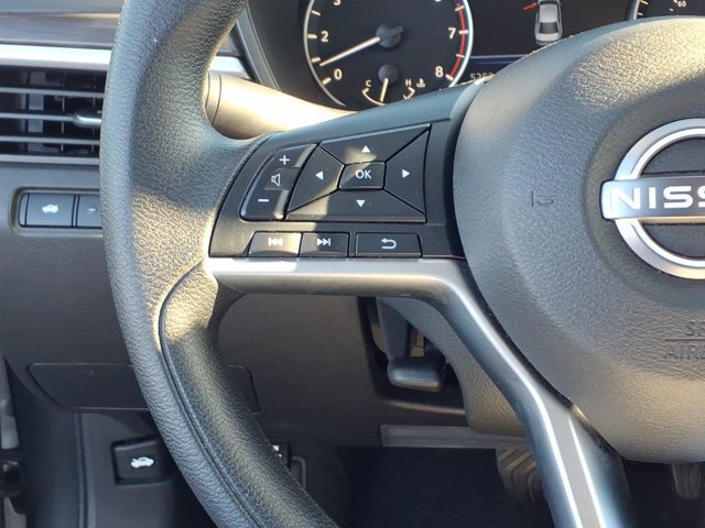 Used 2025 Nissan Altima 2.5 SV FWD image 17