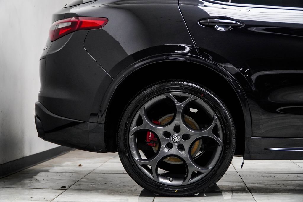 Used 2023 Alfa Romeo Stelvio Veloce AWD/4WD image 8