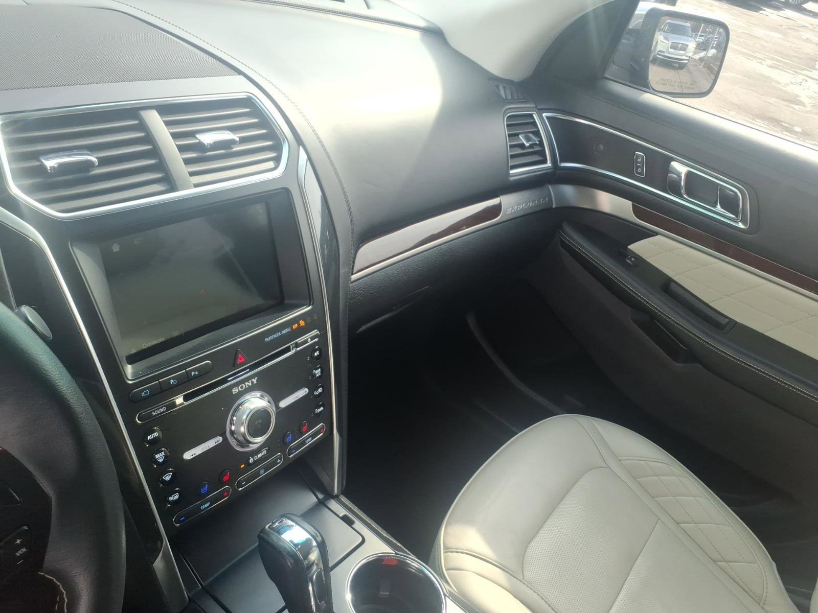 Used 2018 Ford Explorer Platinum image 22