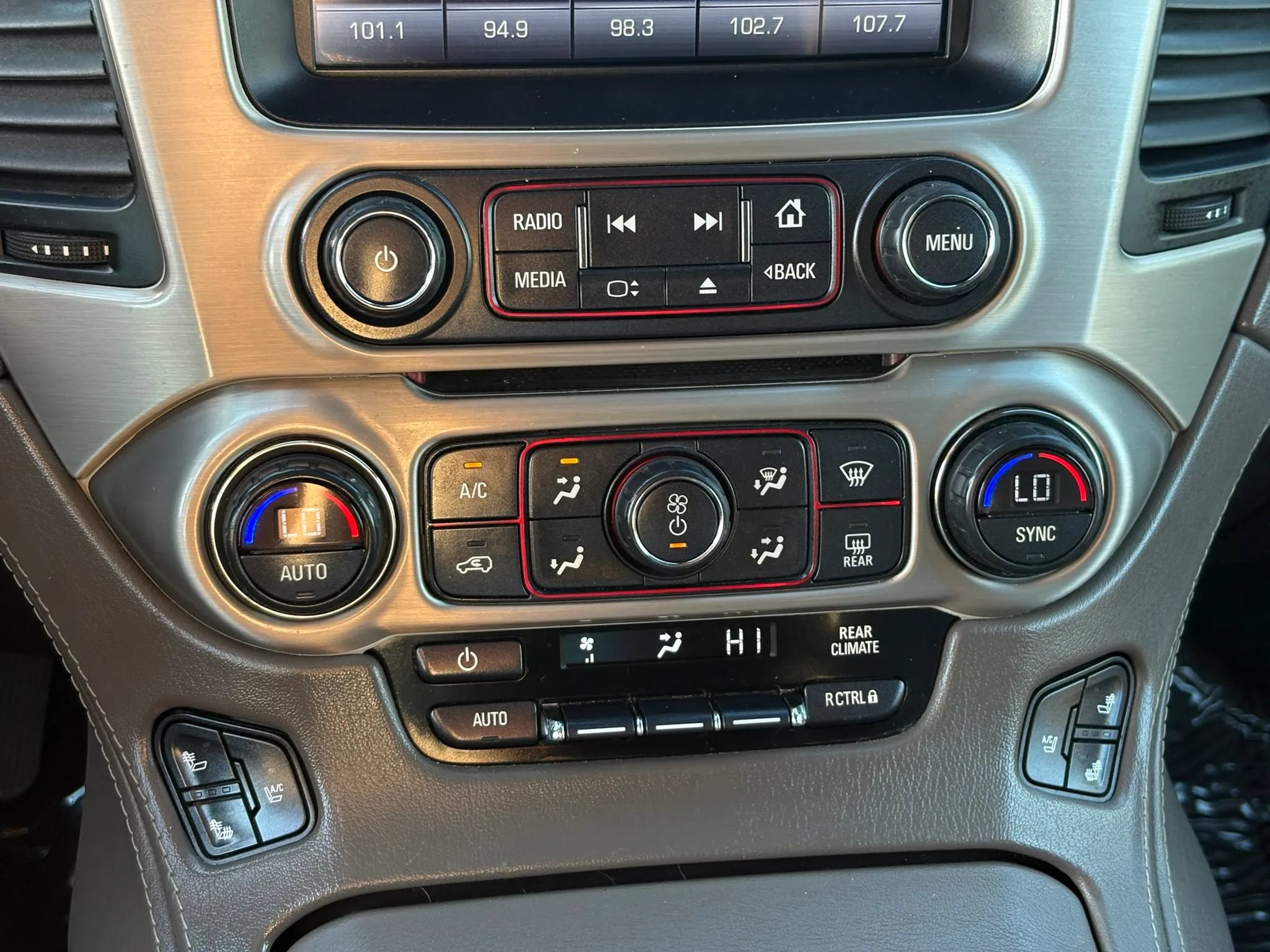 Used 2015 GMC Yukon Denali w/ Premium Package AWD/4WD image 14