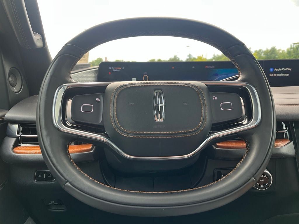 Used 2025 Lincoln Navigator Black Label AWD/4WD image 30