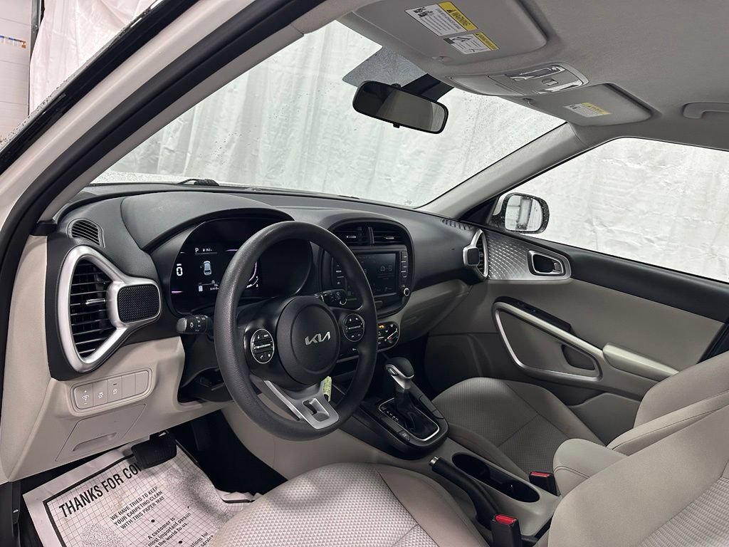 Used 2023 Kia Soul LX w/ LX Technology Package FWD image 15