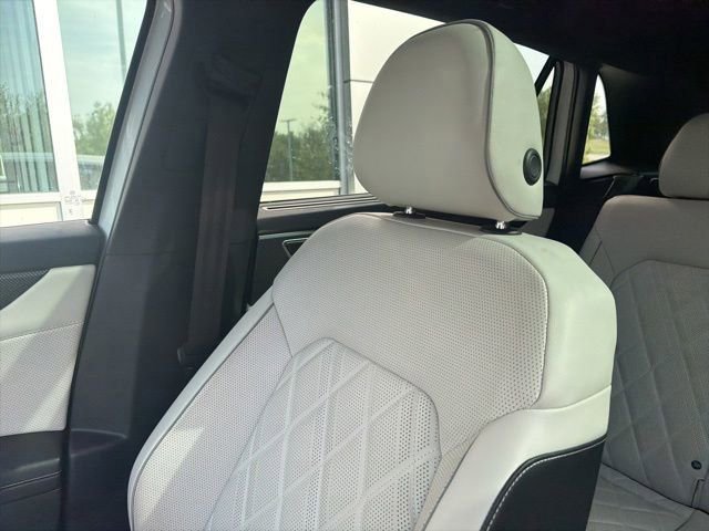 Used 2024 Volkswagen Atlas Cross Sport SEL Premium R-Line AWD/4WD image 9