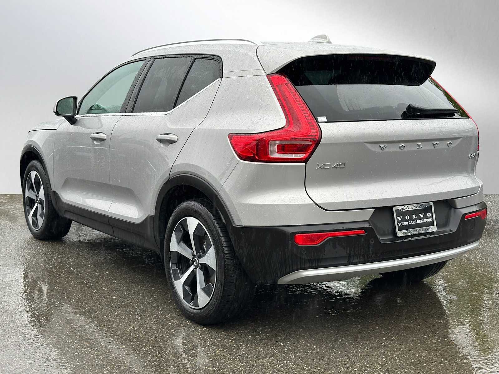 Certified 2025 Volvo XC40 B5 Plus AWD/4WD image 6
