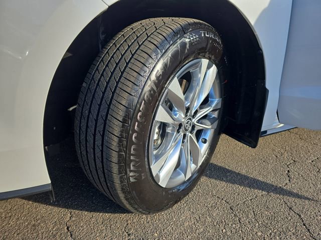 Used 2025 Toyota Sienna Limited image 33