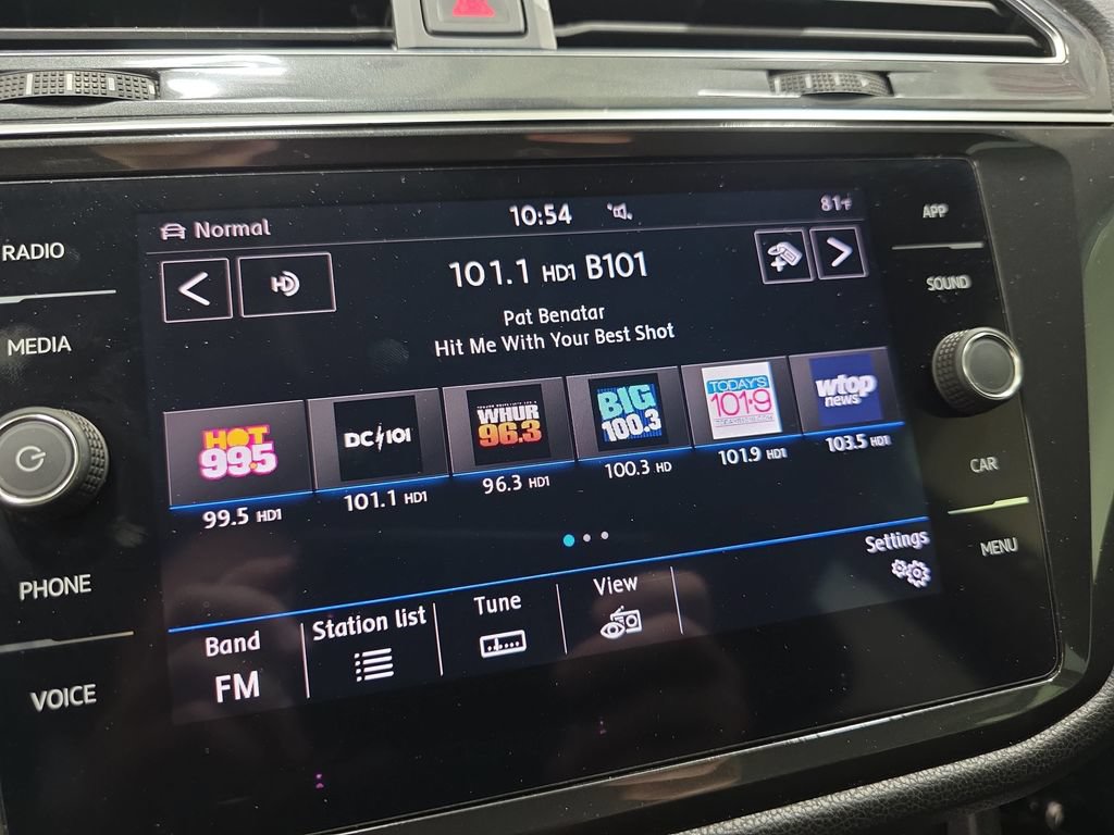 Used 2018 Volkswagen Tiguan SE AWD/4WD image 22