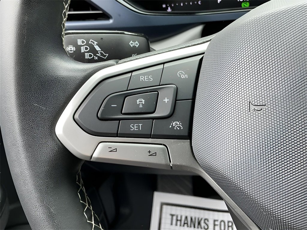 Used 2024 Volkswagen Taos SE w/ Panoramic Sunroof Package image 24