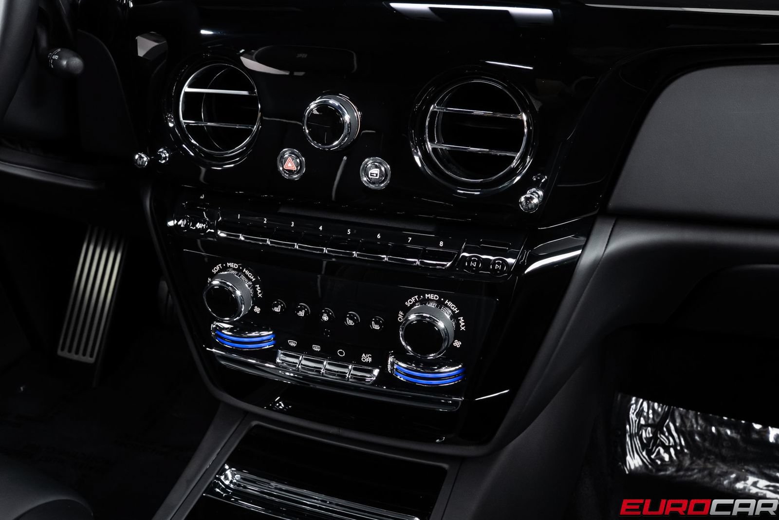 Used 2022 Rolls-Royce Phantom Sedan RWD image 32