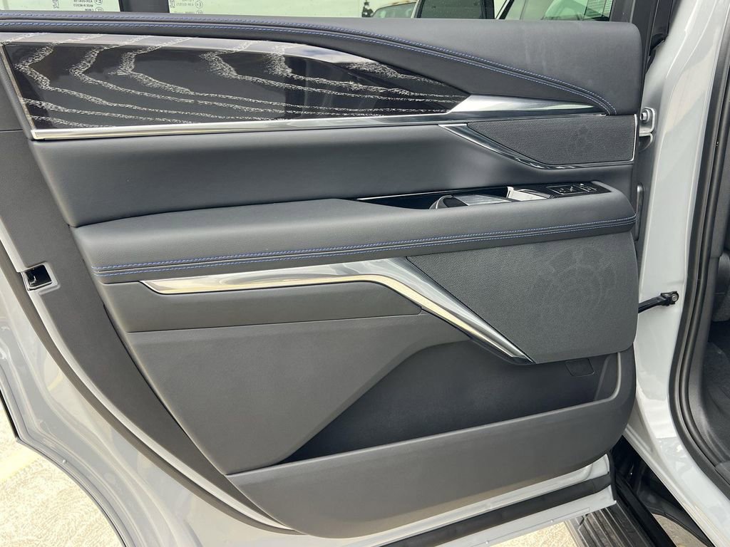 New 2026 Cadillac Escalade IQL Luxury image 27