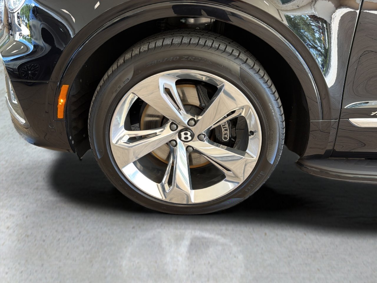 Used 2025 Bentley Bentayga AWD/4WD image 6