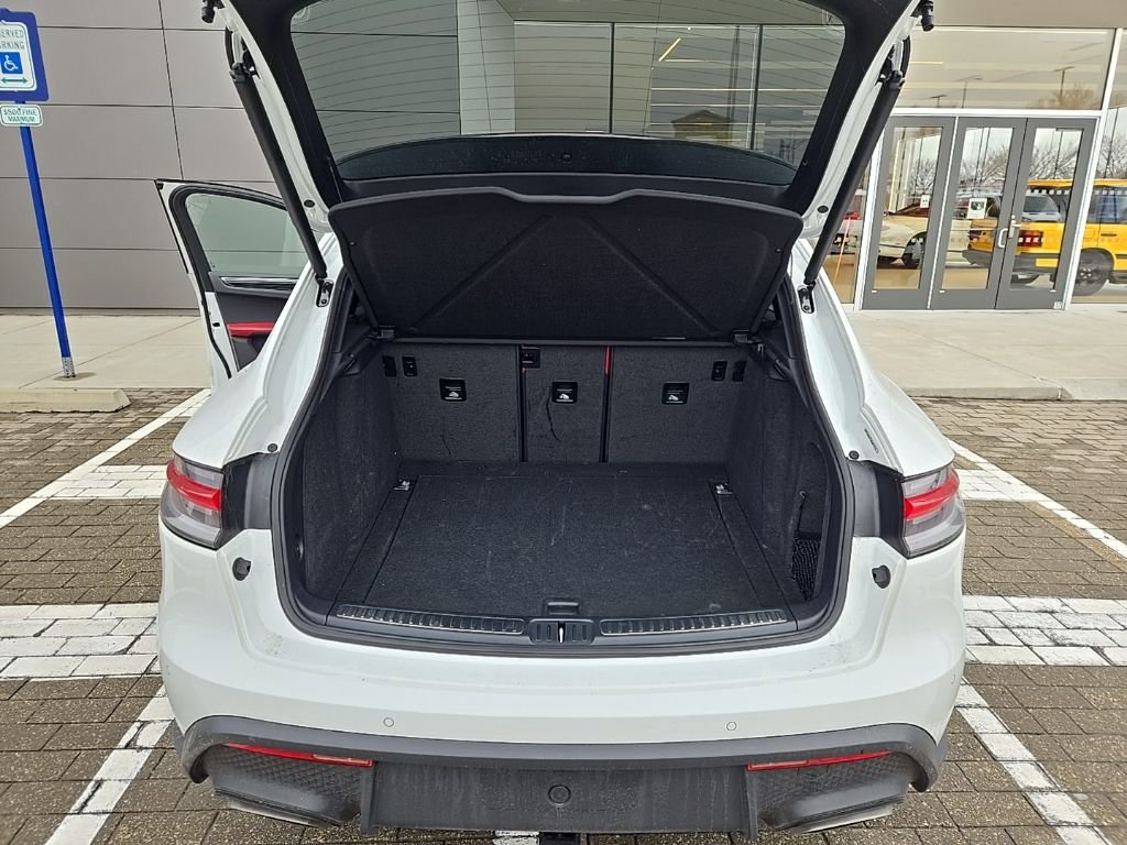 Used 2024 Porsche Macan Base image 18
