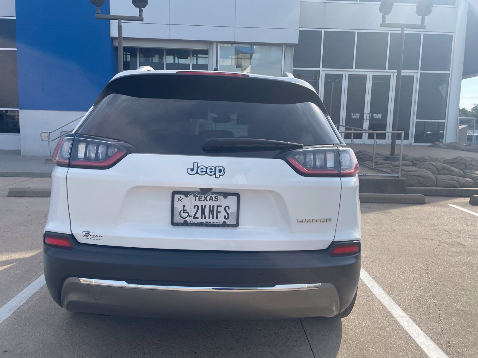 Used 2019 Jeep Cherokee Limited w/ Luxury Group FWD image 6