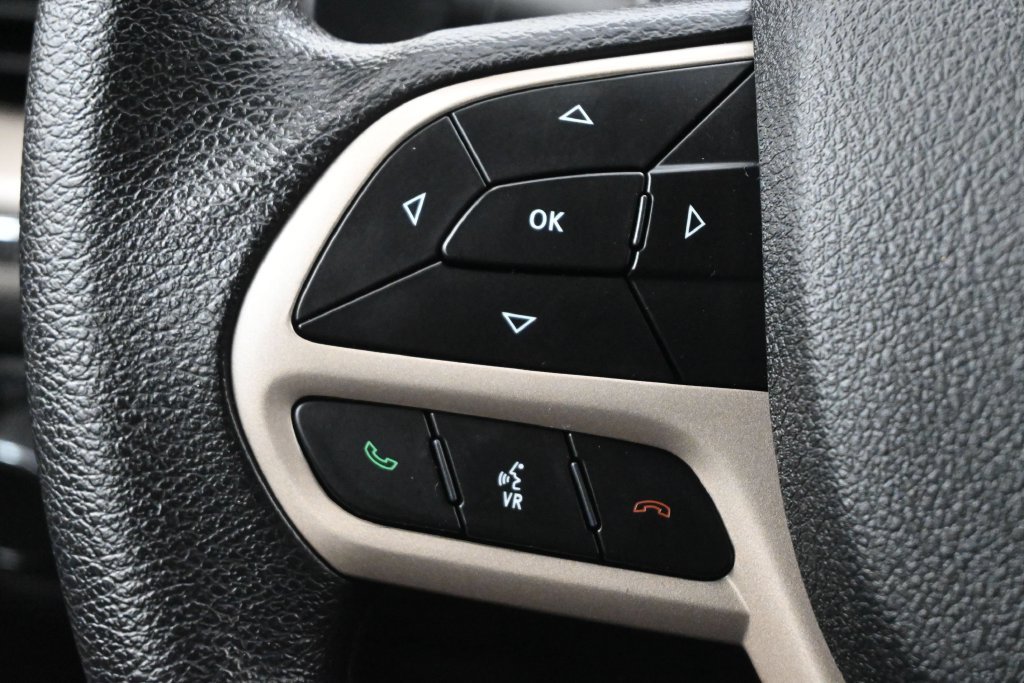 Used 2017 Jeep Cherokee Sport FWD image 5