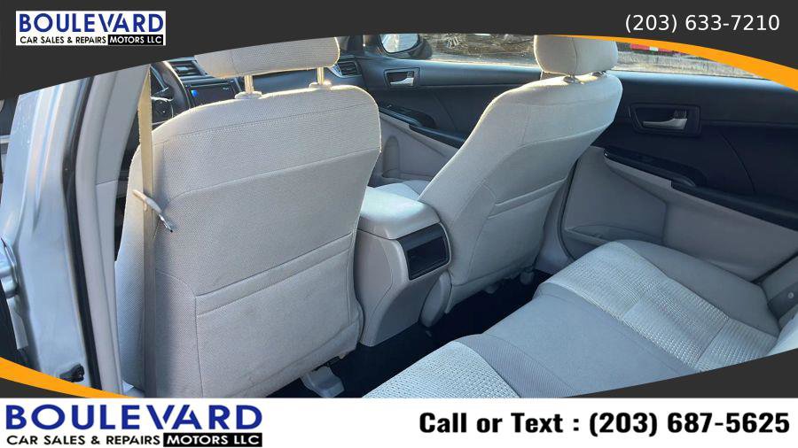 Used 2012 Toyota Camry L image 22