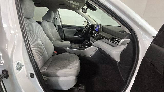 Used 2023 Toyota Highlander L FWD image 30