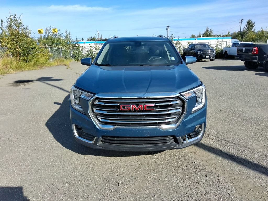 Used 2024 GMC Terrain SLT AWD/4WD image 3