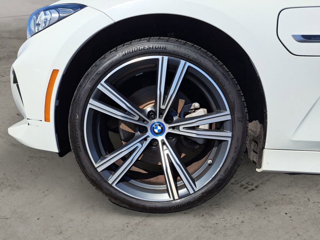 Used 2023 BMW 330e xDrive w/ Driving Assistance Package AWD/4WD image 14