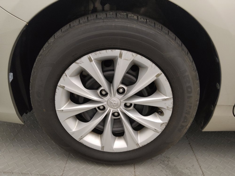 Used 2017 Toyota Camry LE FWD image 31