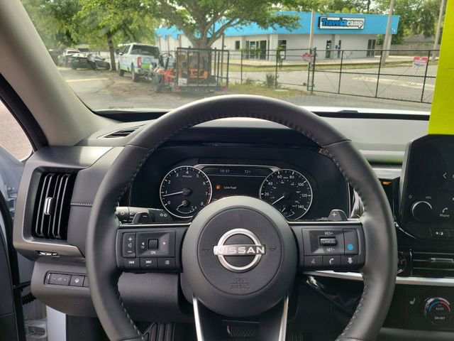 Used 2025 Nissan Pathfinder SL AWD/4WD image 18