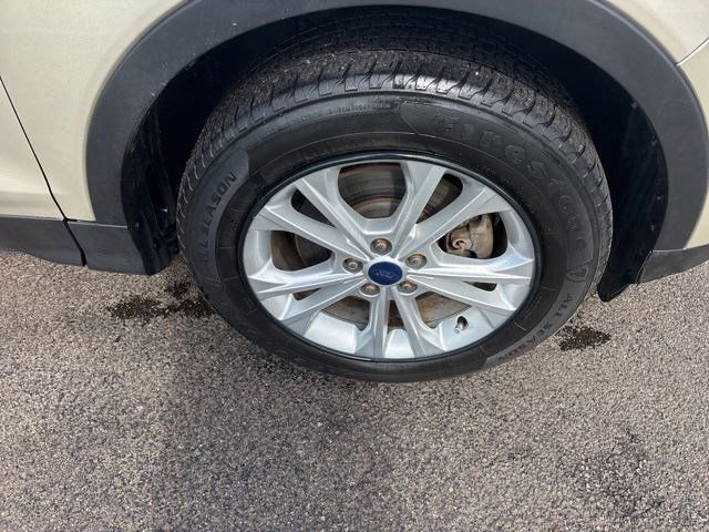Used 2017 Ford Escape SE w/ Equipment Group 201A AWD/4WD image 42