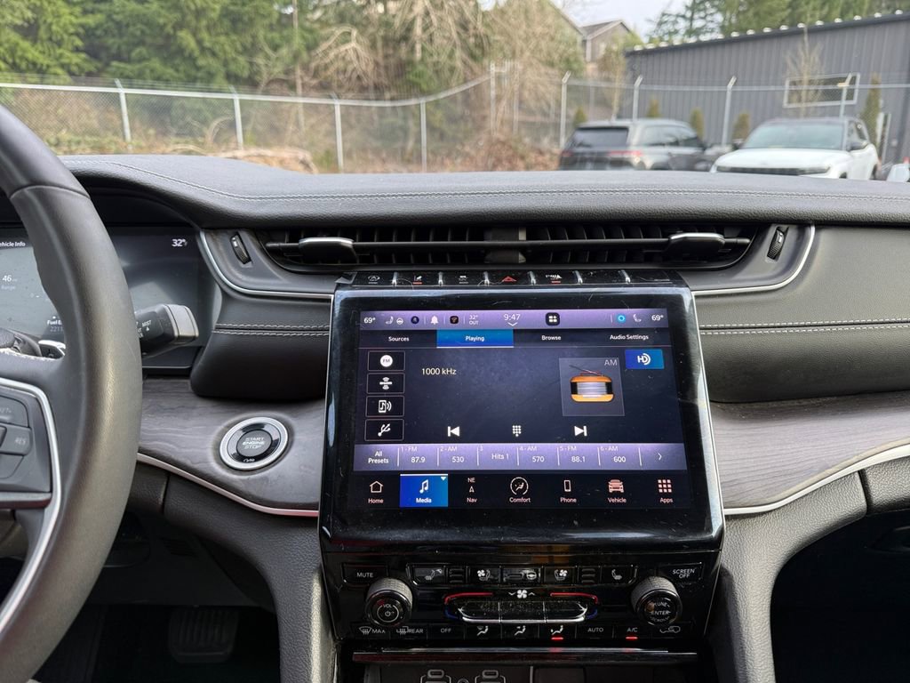 Used 2023 Jeep Grand Cherokee L Limited w/ Luxury Tech Group II image 15