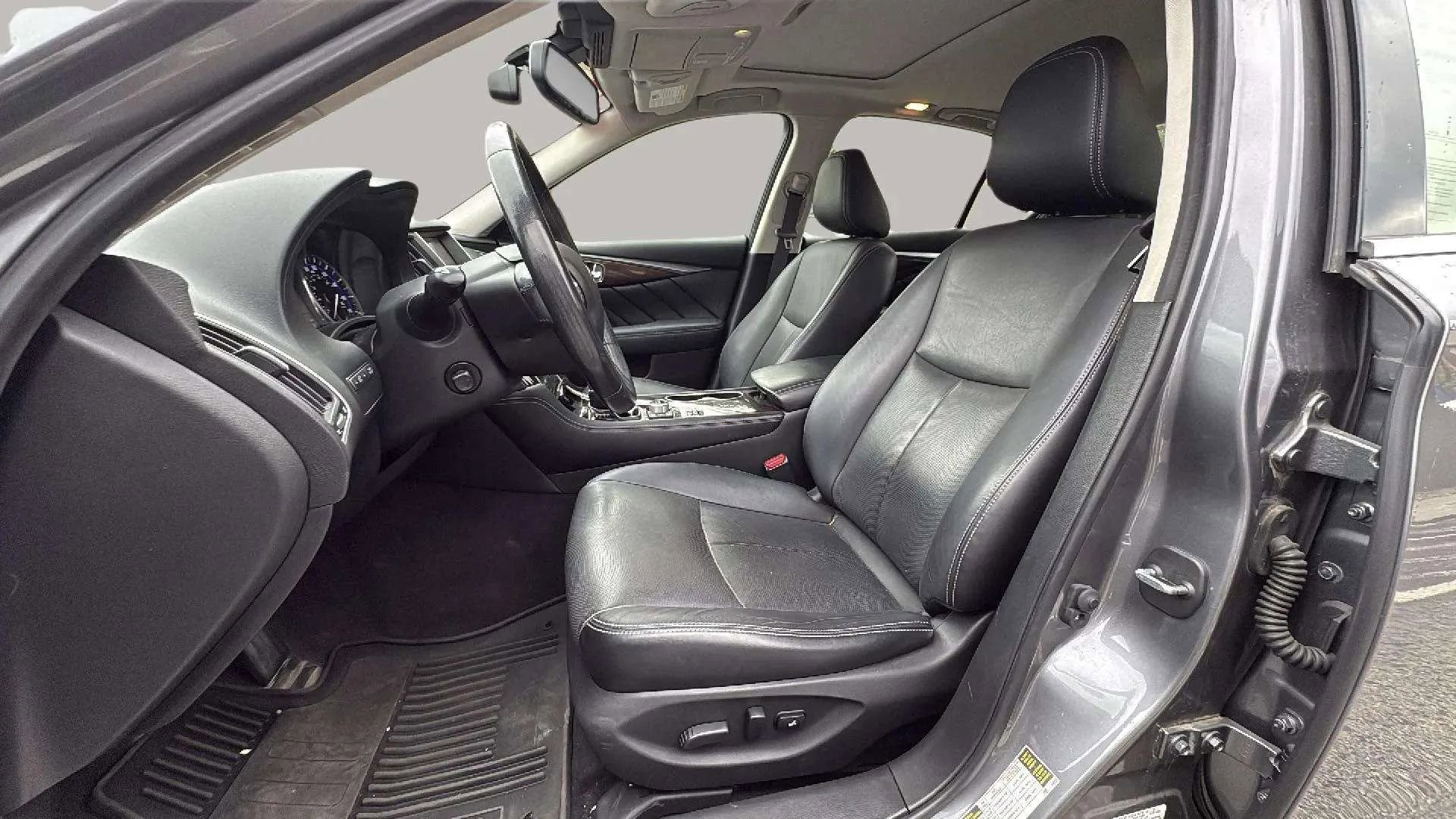 Used 2016 INFINITI Q50 3.0t Premium w/ Driver Assistance Package image 18