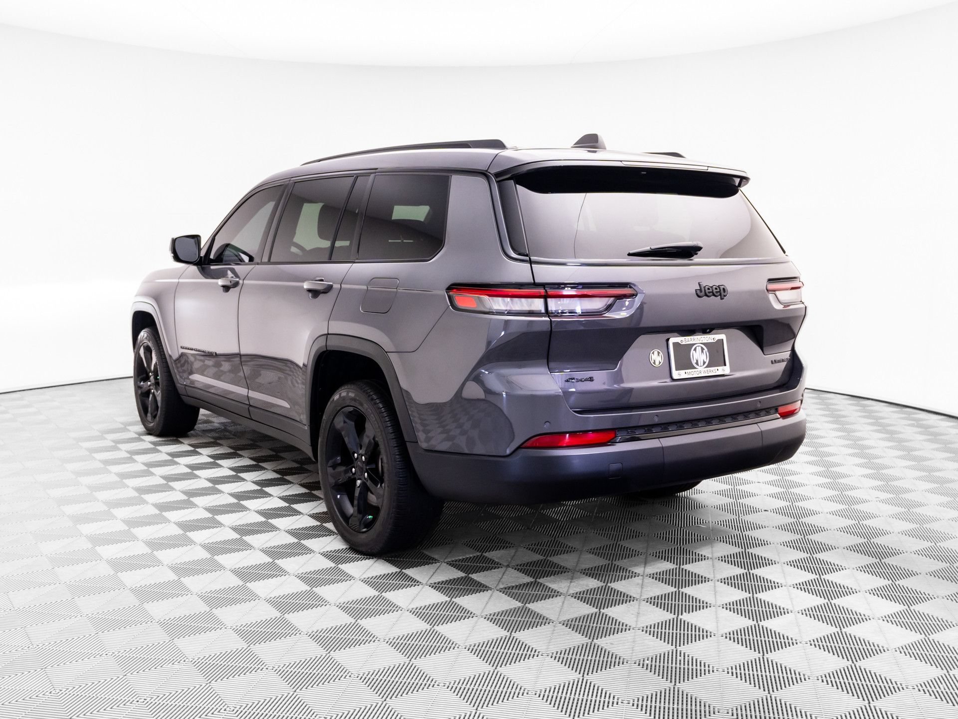 Used 2024 Jeep Grand Cherokee L Limited w/ Black Appearance Package AWD/4WD image 3