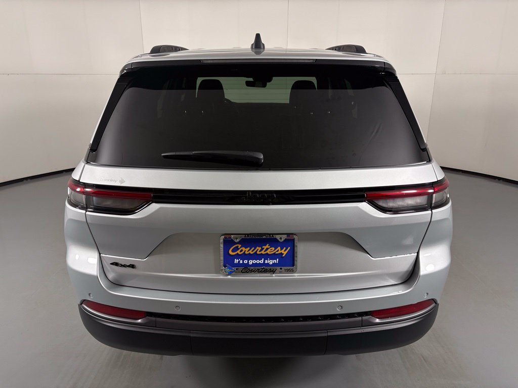 New 2026 Jeep Grand Cherokee Altitude AWD/4WD image 6